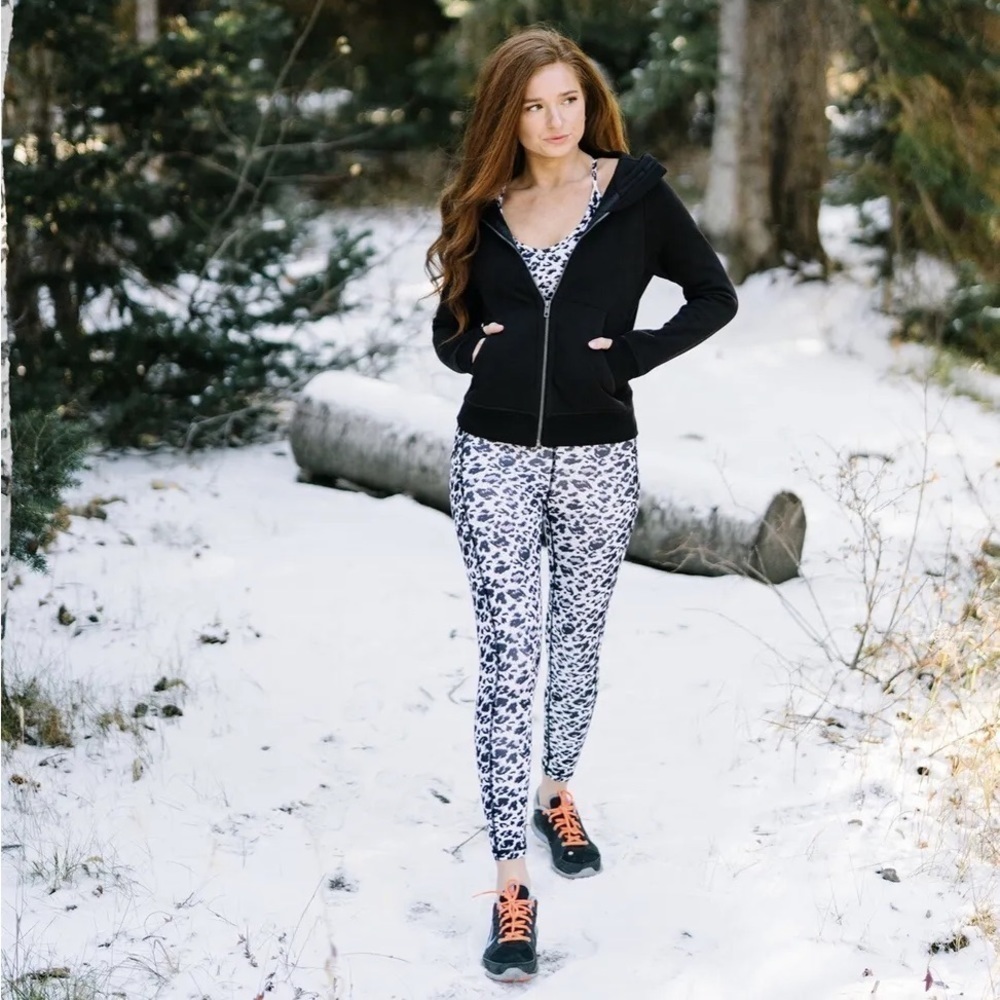 ZYIA Snow Leopard Pocket Brilliant Hi-Rise Activewear Leggings